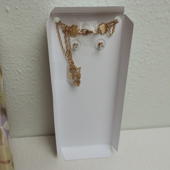 N.W.T LAUNDRY By Shelly Segal Set Of Necklace/ Earrings Gold Tone Faux P… - Picture 4 of 4